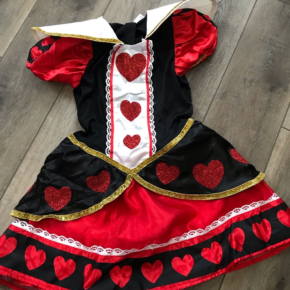 Queen of Hearts Halloween costume